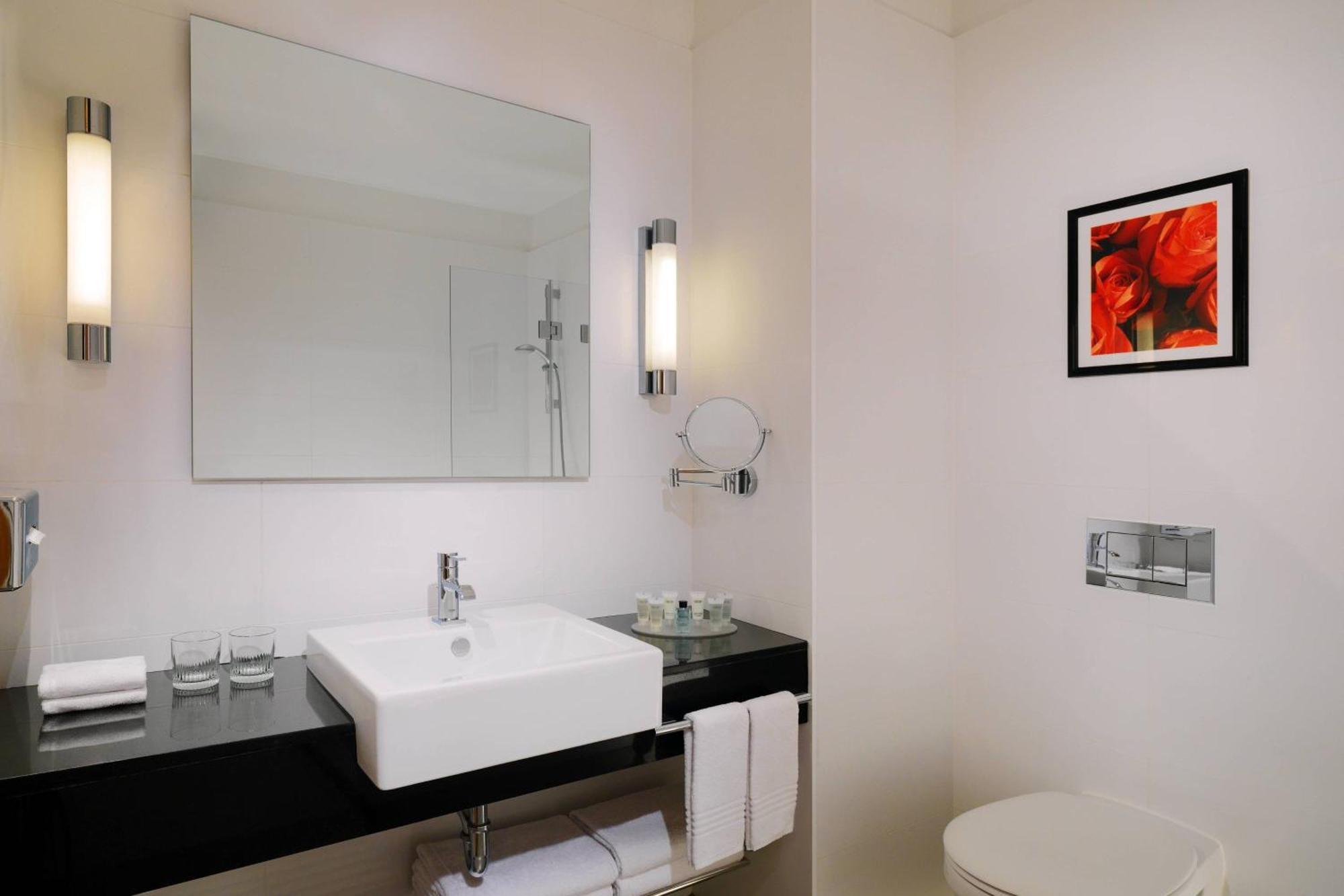 Courtyard By Marriott City Center 4*