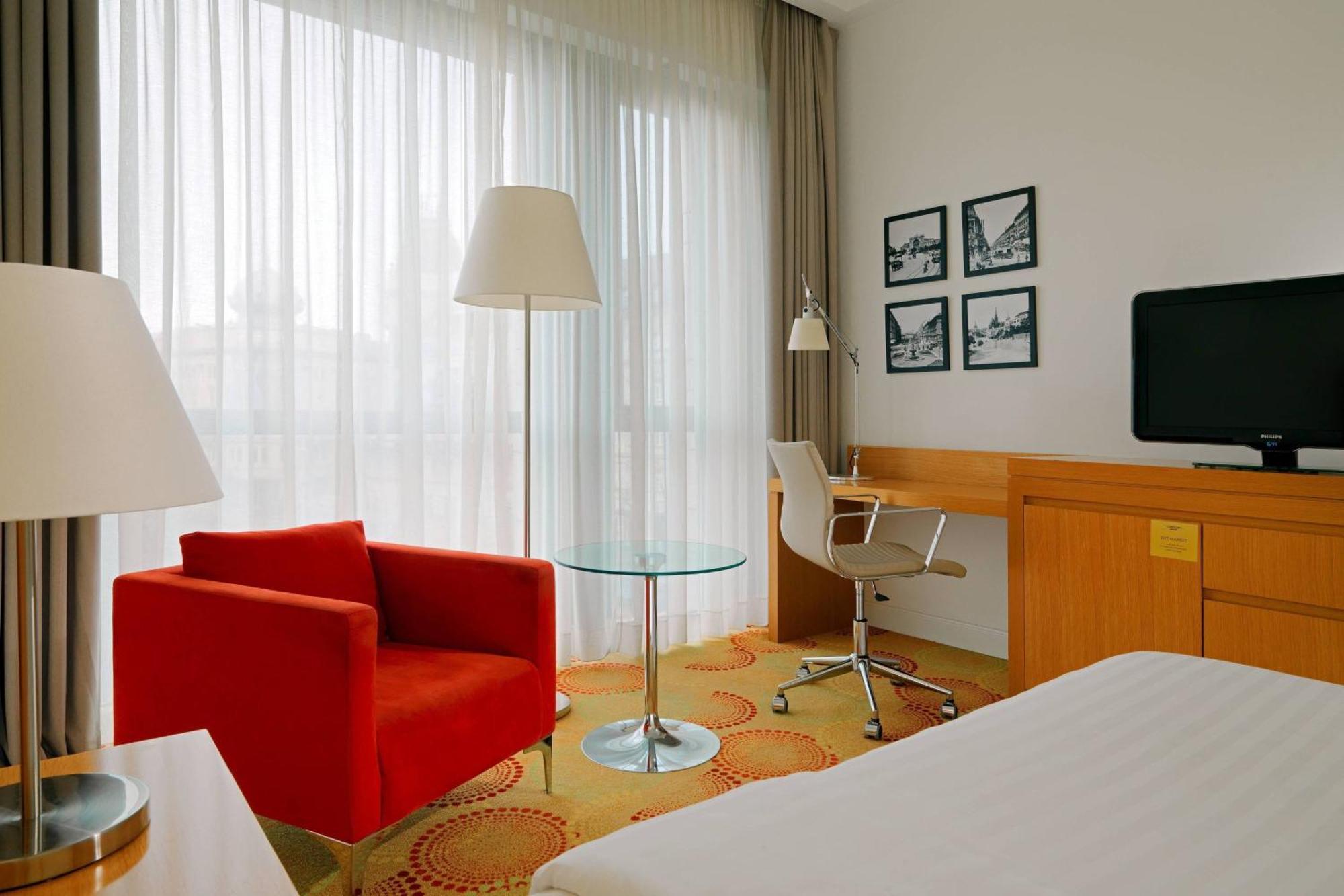Courtyard By Marriott City Center Hotel