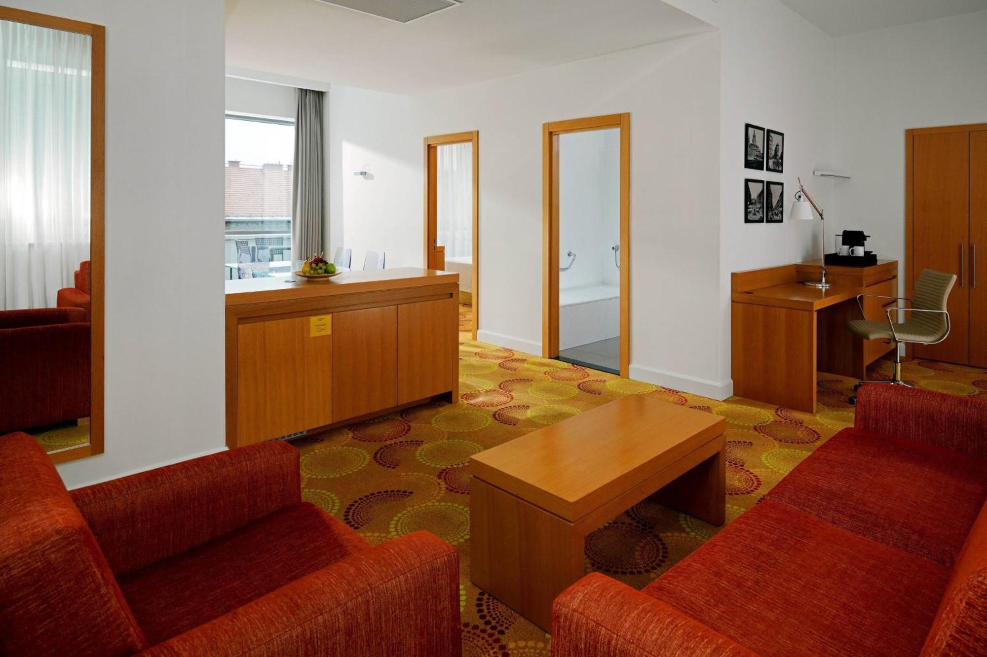 Hotel Courtyard By Marriott City Center 4*