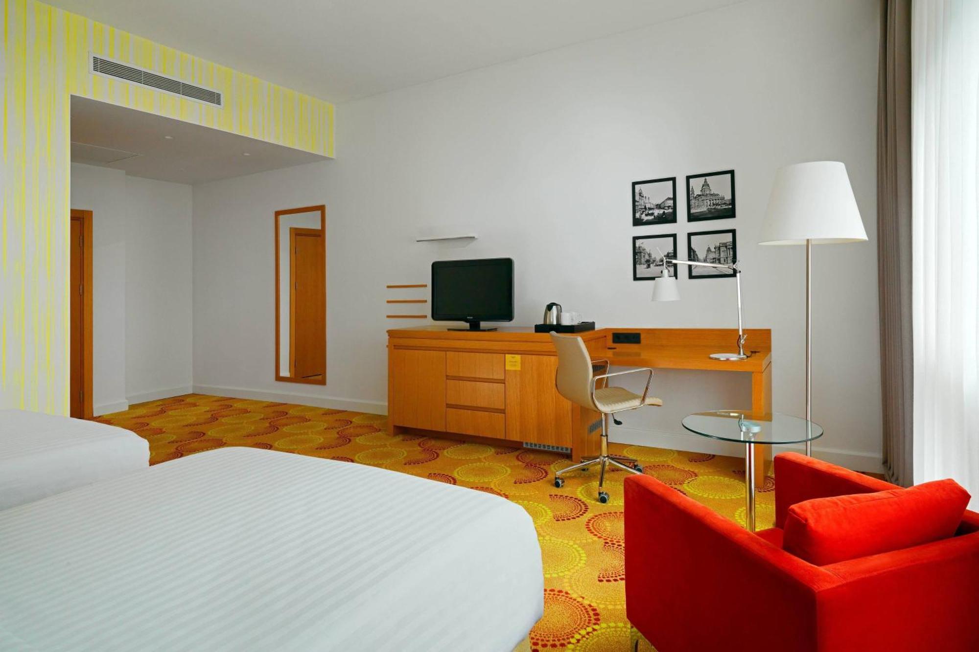 Courtyard By Marriott City Center