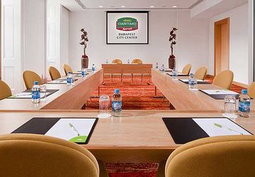 Courtyard By Marriott City Center Hotel 4*