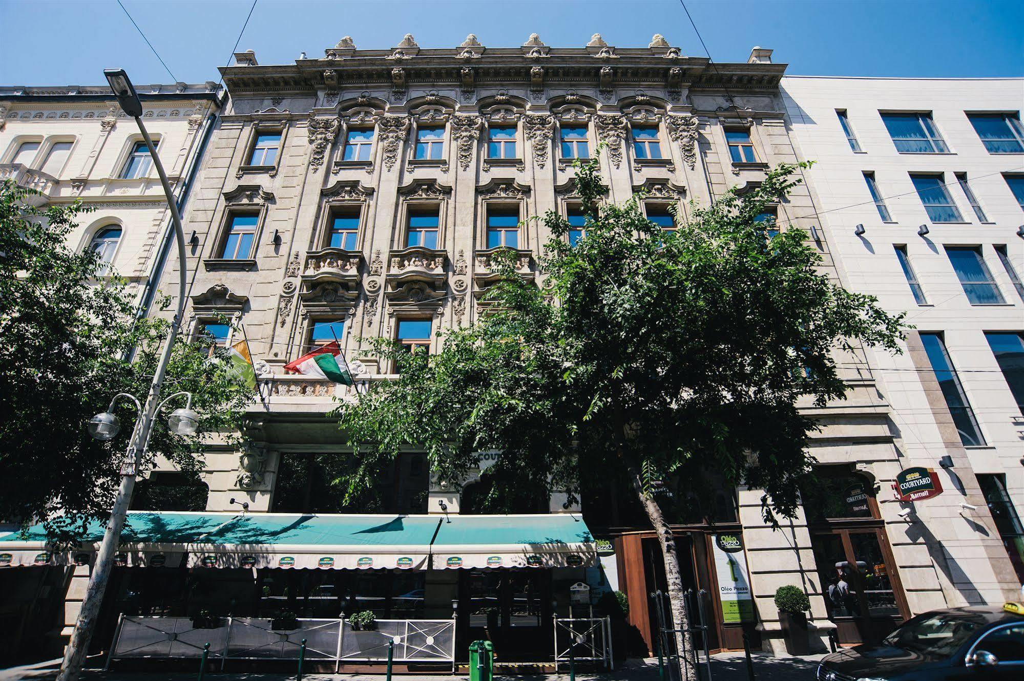 Courtyard By Marriott City Center 4*