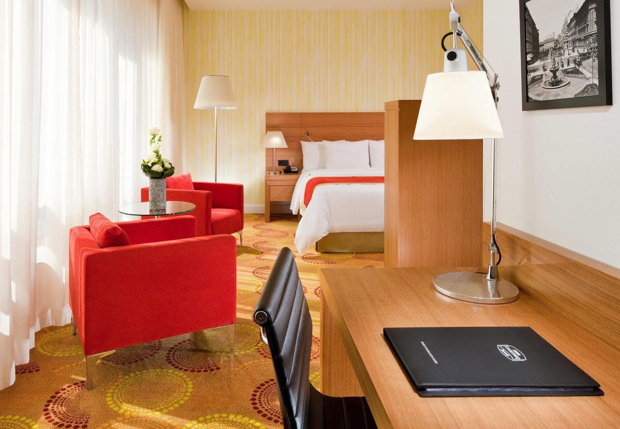 Courtyard By Marriott City Center Hotel